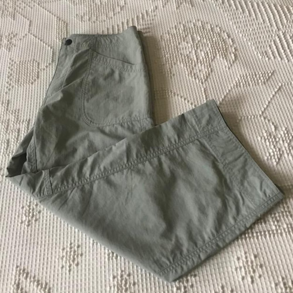 - Womens Mountain Hardwear Nylon Capri Hikin…